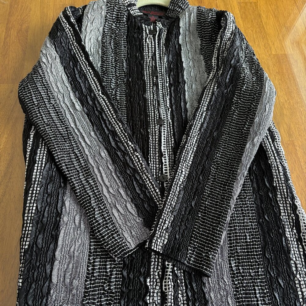 NWT Pleats Collection: 2 Piece Reversible Crinkle Jacket & Tank.   Sz M
